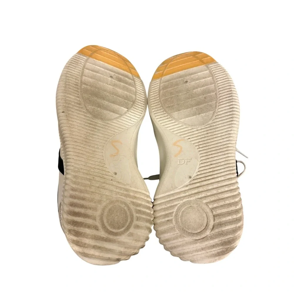 De Florence Casual Lace-Up Sneakers in Beige and‎ Black